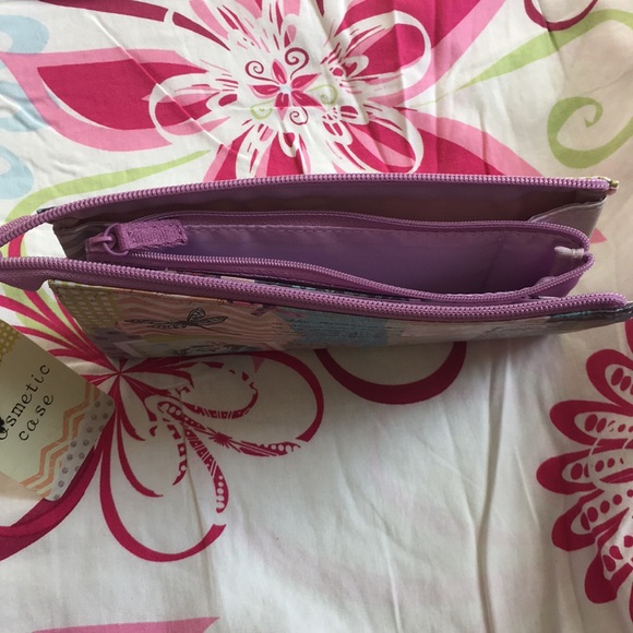 Beautiful Cosmetic Case🦋 - Picture 2 of 3